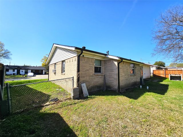 2801 Meadows Drive, Plano, TX 75074