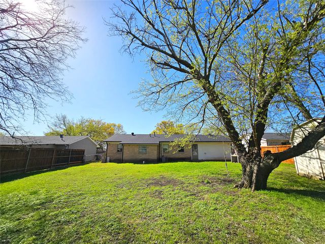 2801 Meadows Drive, Plano, TX 75074