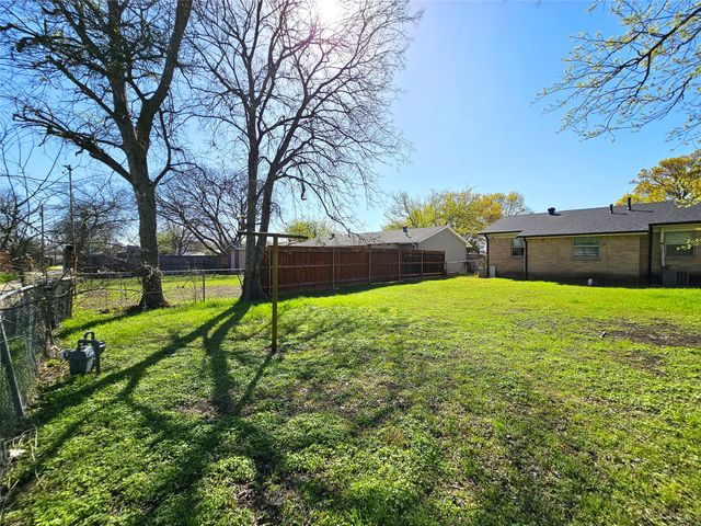 2801 Meadows Drive, Plano, TX 75074