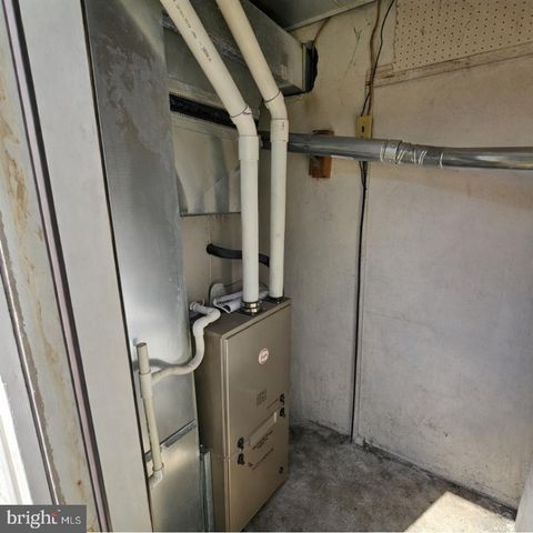 36 S WEST AVE, Vineland, NJ 08360