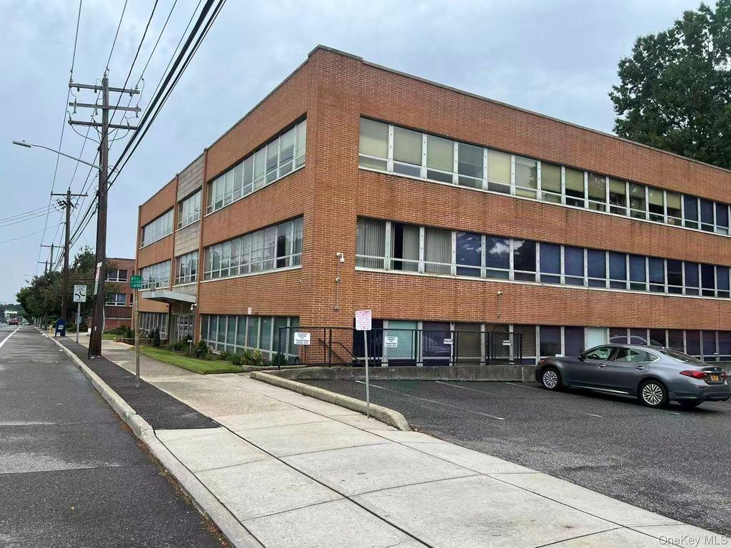 445 Northern Boulevard, Great Neck, NY 11021 — exterior