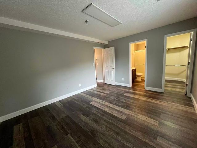 1360 Brook Street D, St. Charles, IL 60174