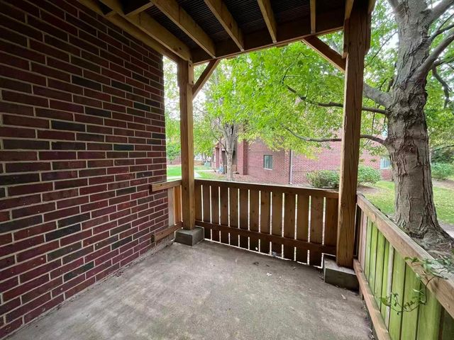 1360 Brook Street D, St. Charles, IL 60174