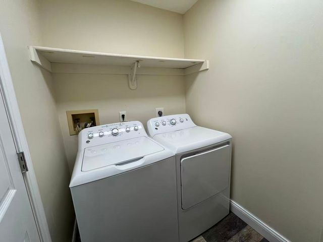 1360 Brook Street D, St. Charles, IL 60174