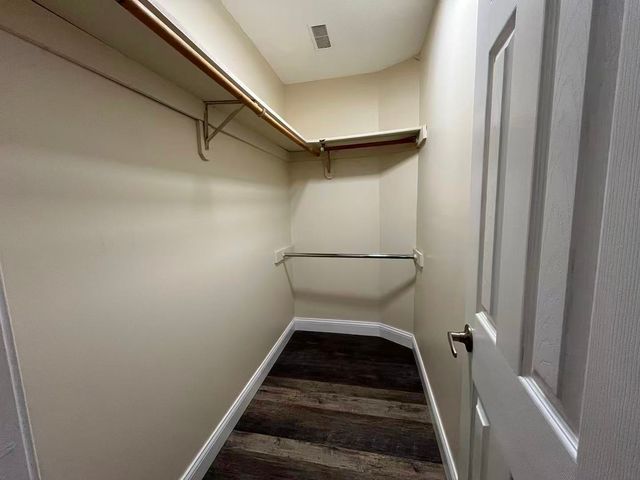 1360 Brook Street D, St. Charles, IL 60174