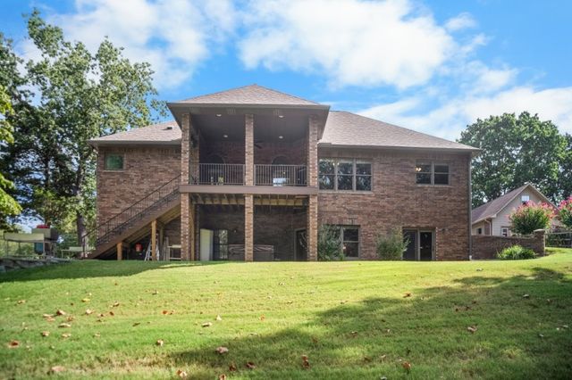 8115 Fairway Drive, Rogers, AR 72756