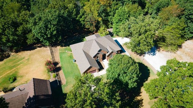 8115 Fairway Drive, Rogers, AR 72756