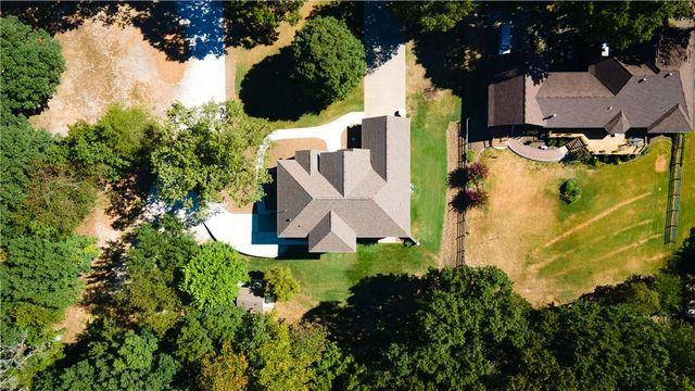 8115 Fairway Drive, Rogers, AR 72756