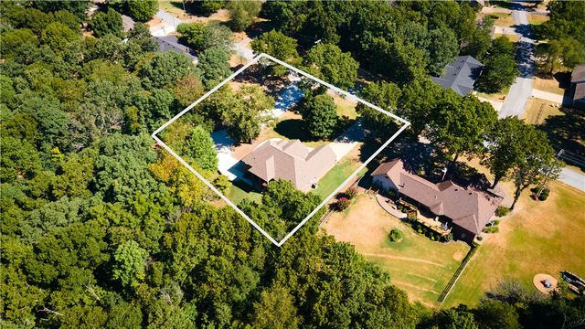 8115 Fairway Drive, Rogers, AR 72756
