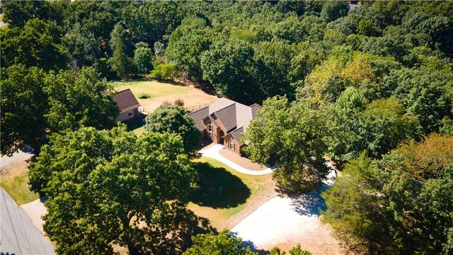 8115 Fairway Drive, Rogers, AR 72756