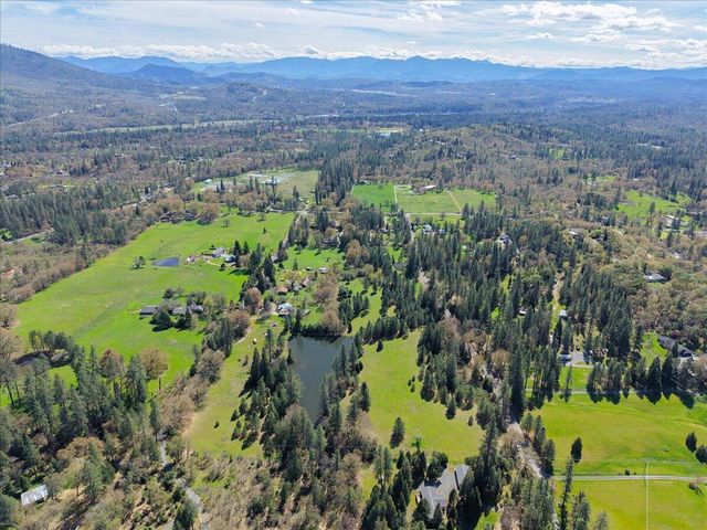 525 Templin Avenue, Grants Pass, OR 97526