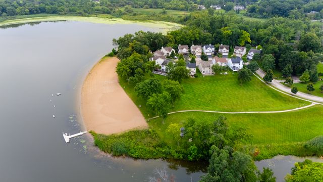 708 E Bayou Court, Fox Lake, IL 60020