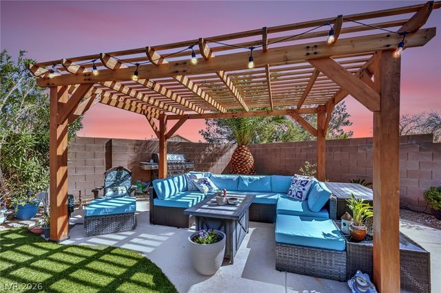 6864 Desert Island Street, Las Vegas, NV 89149