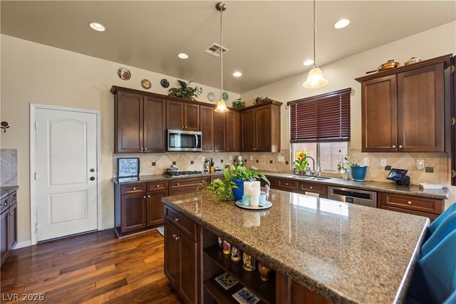 6864 Desert Island Street, Las Vegas, NV 89149