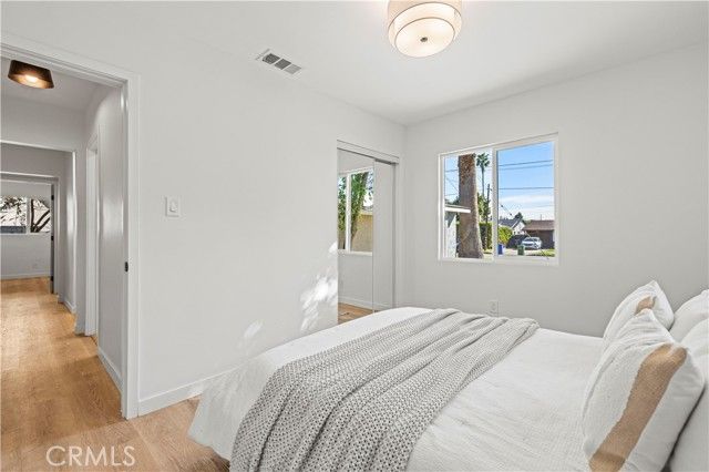 15933 Haynes Street, Van Nuys (los Angeles), CA 91406