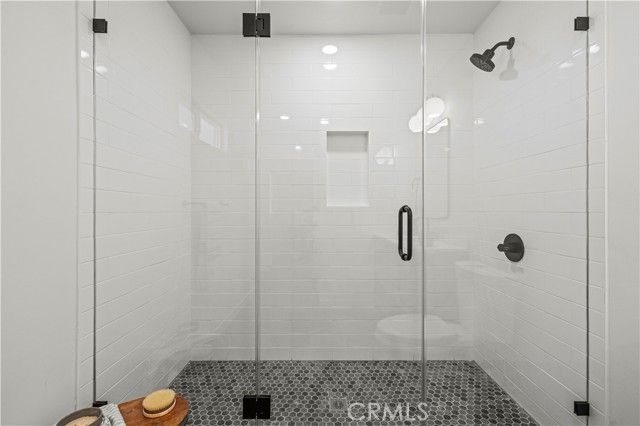 15933 Haynes Street, Van Nuys (los Angeles), CA 91406