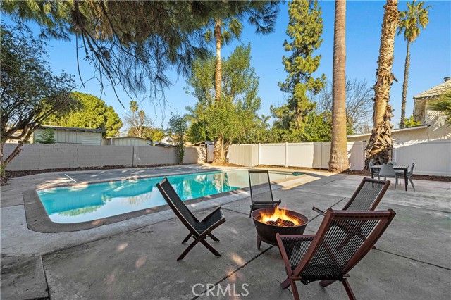 15933 Haynes Street, Van Nuys (los Angeles), CA 91406