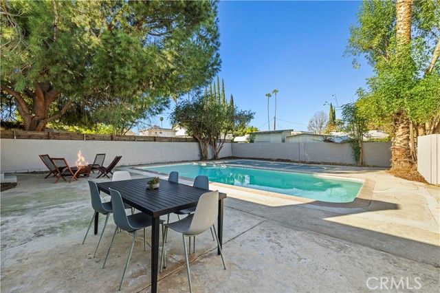 15933 Haynes Street, Van Nuys (los Angeles), CA 91406