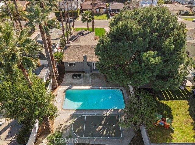 15933 Haynes Street, Van Nuys (los Angeles), CA 91406