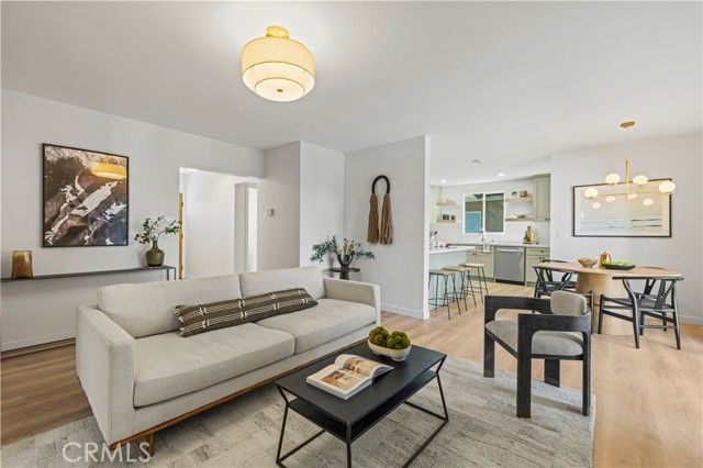 15933 Haynes Street, Van Nuys (los Angeles), CA 91406