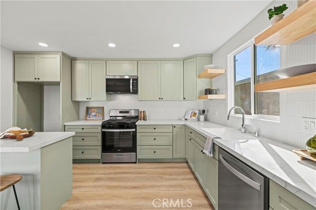 15933 Haynes Street, Van Nuys (los Angeles), CA 91406