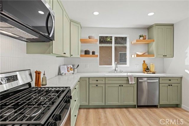 15933 Haynes Street, Van Nuys (los Angeles), CA 91406