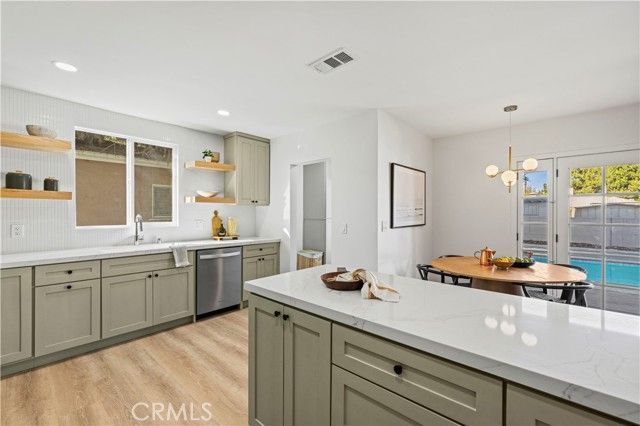 15933 Haynes Street, Van Nuys (los Angeles), CA 91406