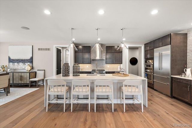 30714 Franklin Hills Court, Farmington Hills, MI 48335