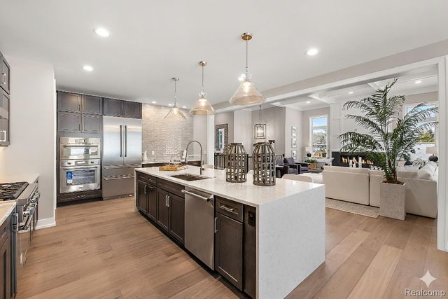 30714 Franklin Hills Court, Farmington Hills, MI 48335