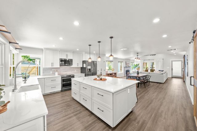 13146 Torrey Pines Dr, Auburn, CA 95602