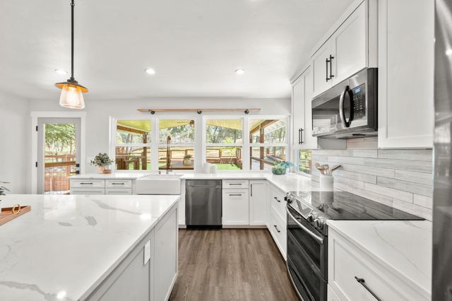 13146 Torrey Pines Dr, Auburn, CA 95602