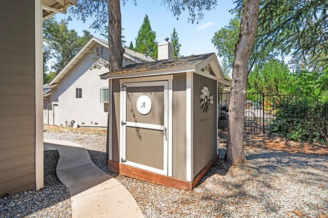 13146 Torrey Pines Dr, Auburn, CA 95602
