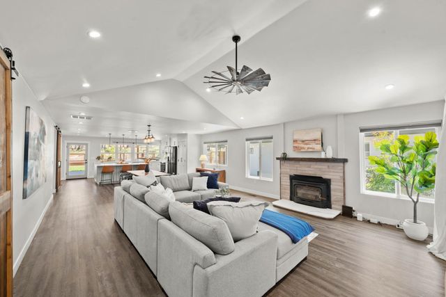 13146 Torrey Pines Dr, Auburn, CA 95602