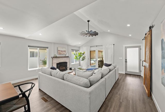 13146 Torrey Pines Dr, Auburn, CA 95602