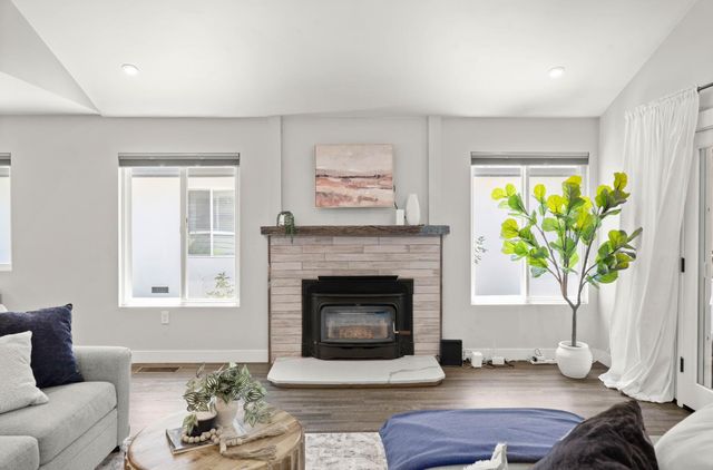 13146 Torrey Pines Dr, Auburn, CA 95602