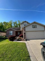 2168 CAMELOT Drive, Troy, MI 48083