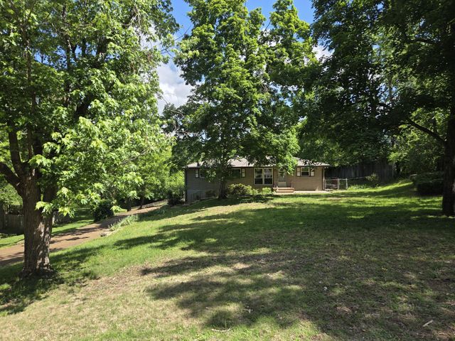 608 Burgundy Dr, Madison, TN 37115