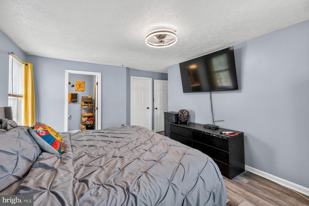 Image 13 of property listing at 697 WINDING STREAM WAY #201, Odenton, MD 21113