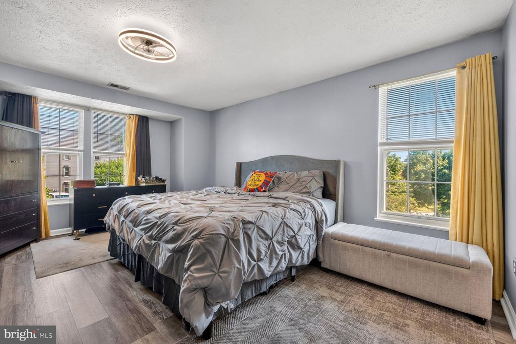 Image 14 of property listing at 697 WINDING STREAM WAY #201, Odenton, MD 21113