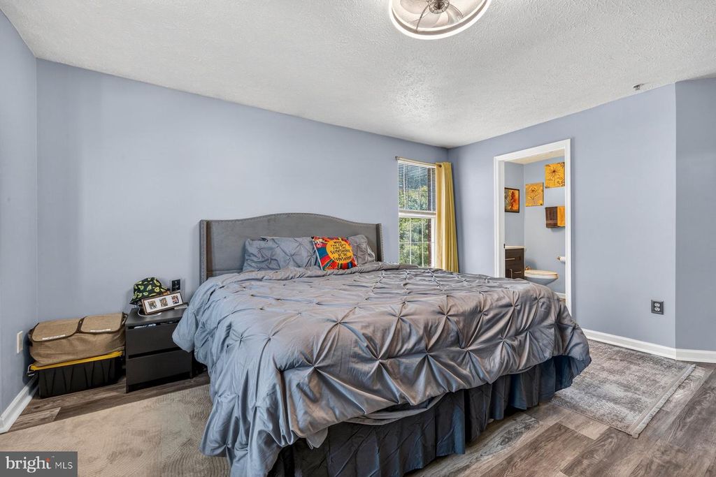 Image 15 of property listing at 697 WINDING STREAM WAY #201, Odenton, MD 21113