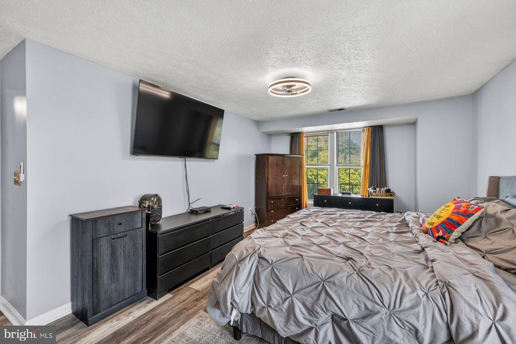 Image 16 of property listing at 697 WINDING STREAM WAY #201, Odenton, MD 21113