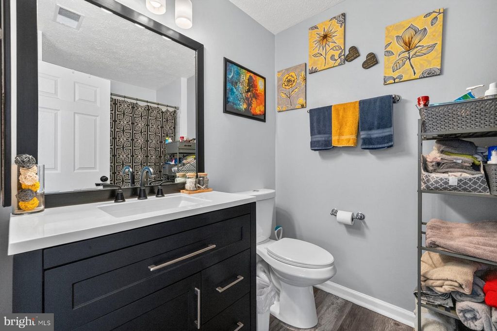 Image 17 of property listing at 697 WINDING STREAM WAY #201, Odenton, MD 21113