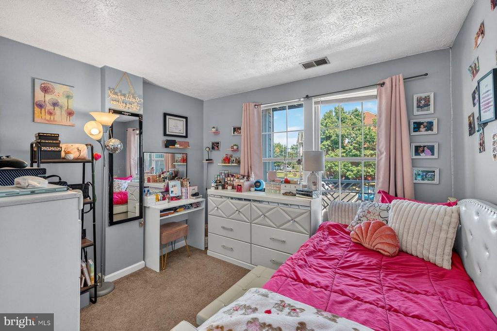 Image 18 of property listing at 697 WINDING STREAM WAY #201, Odenton, MD 21113