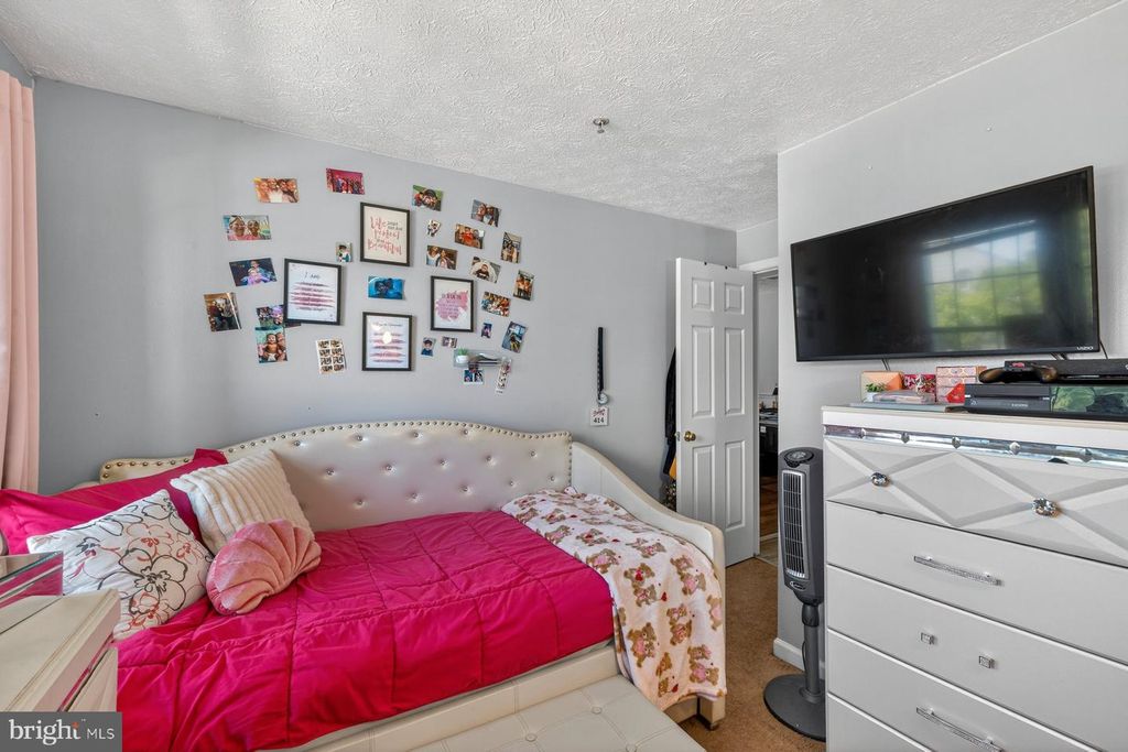 Image 19 of property listing at 697 WINDING STREAM WAY #201, Odenton, MD 21113