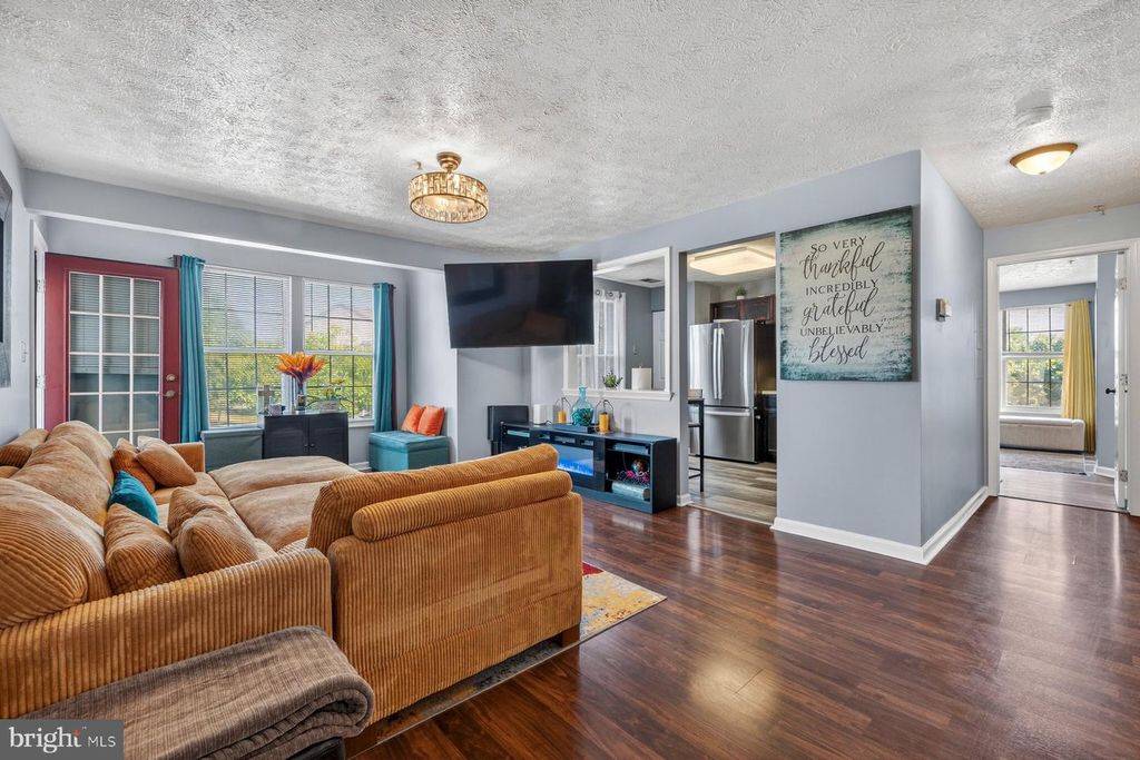 Image 2 of property listing at 697 WINDING STREAM WAY #201, Odenton, MD 21113