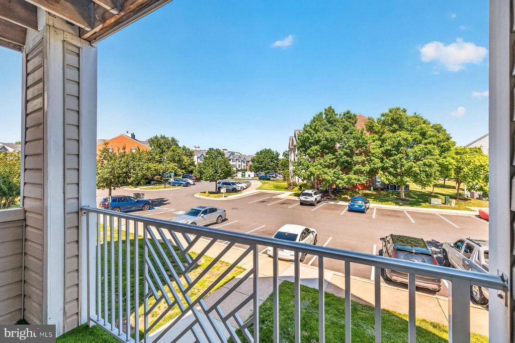 Image 23 of property listing at 697 WINDING STREAM WAY #201, Odenton, MD 21113