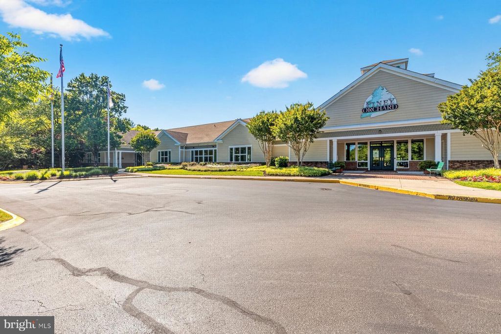 Image 25 of property listing at 697 WINDING STREAM WAY #201, Odenton, MD 21113