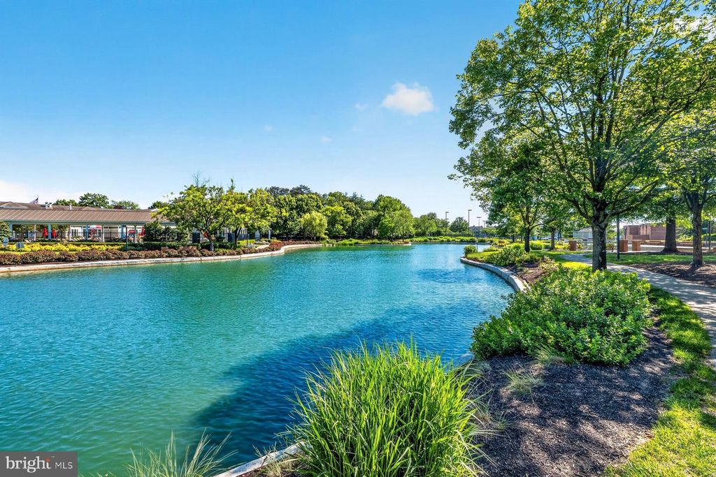 Image 26 of property listing at 697 WINDING STREAM WAY #201, Odenton, MD 21113