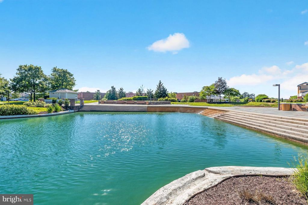 Image 28 of property listing at 697 WINDING STREAM WAY #201, Odenton, MD 21113