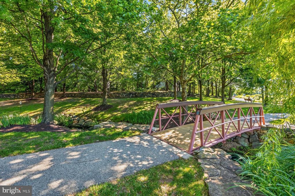 Image 29 of property listing at 697 WINDING STREAM WAY #201, Odenton, MD 21113